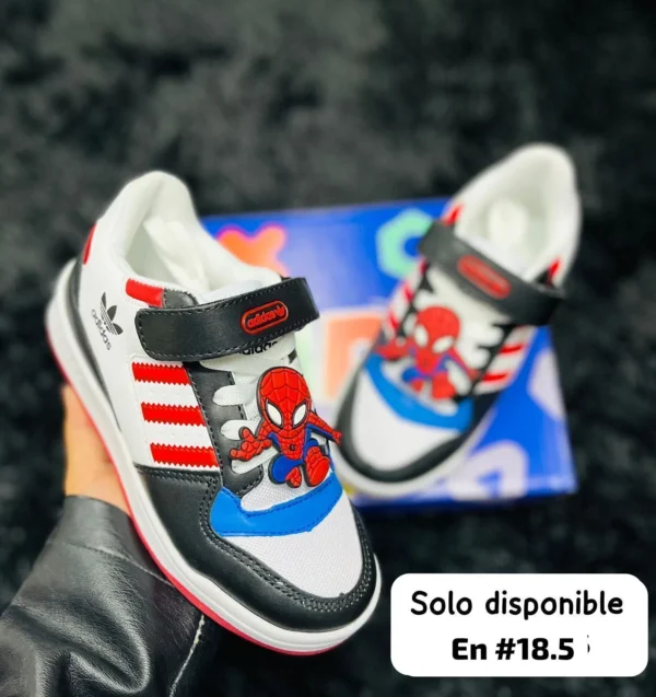 Tenis Adidas Forum personajes spiderman blancos con negro y rojo