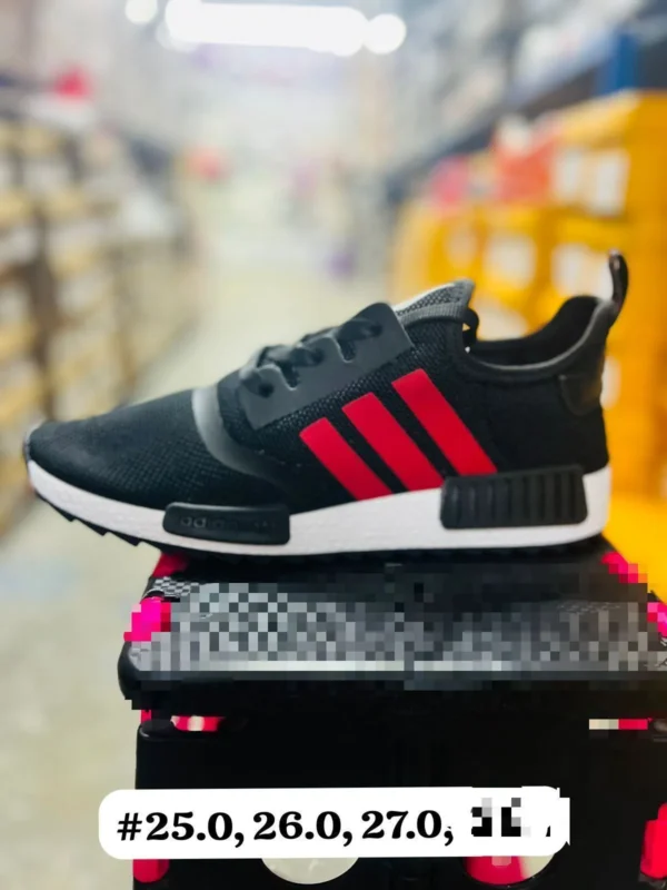 Tenis Adidas Nomada negros con rojo
