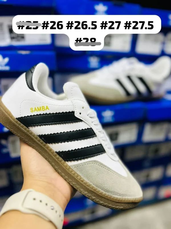 Tenis Adidas Samba blancos con negro y detalles en beige