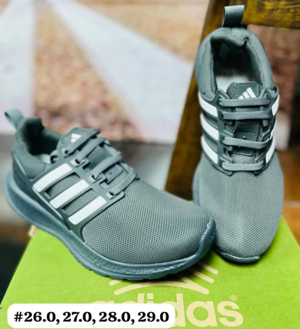 Tenis Adidas Ultraboost gris con blanco