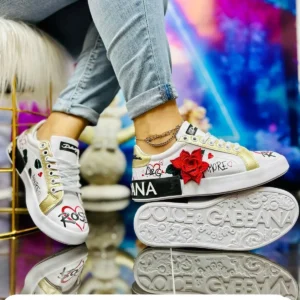 Tenis Dolce y Gabbana blancos con dorado flor y negro