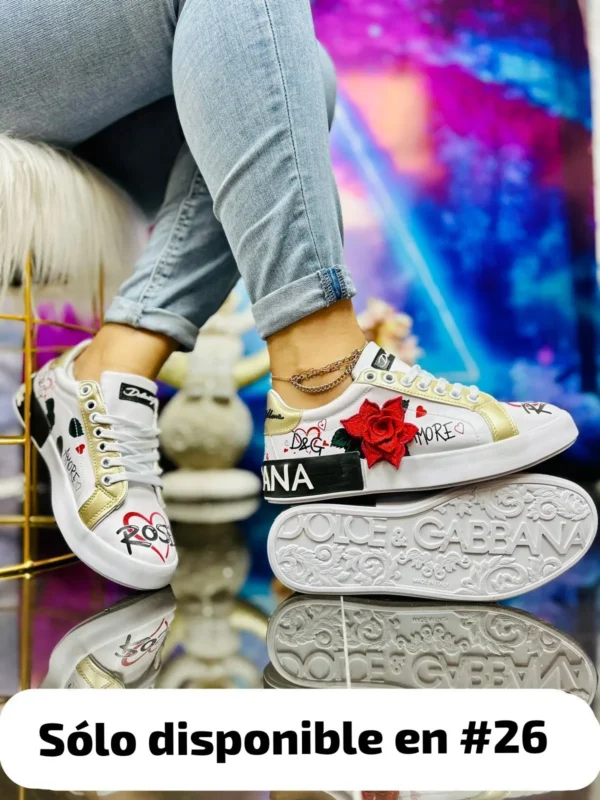 Tenis Dolce y Gabbana blancos con dorado flor y negro