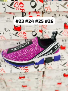 Tenis Dolce y Gabbana rosa con negro y morado con piedras