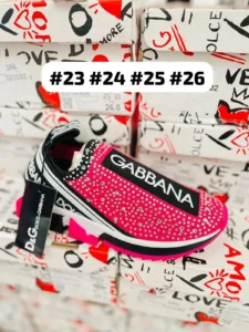 Tenis Dolce y Gabbana rosa con negro y piedras