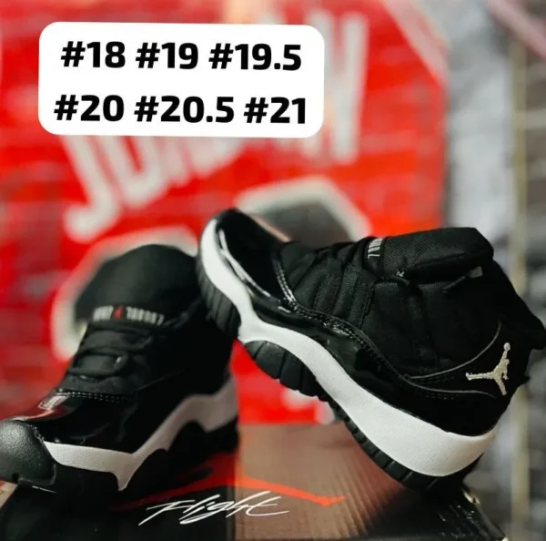 Tenis Jordan 11 negros con blanco