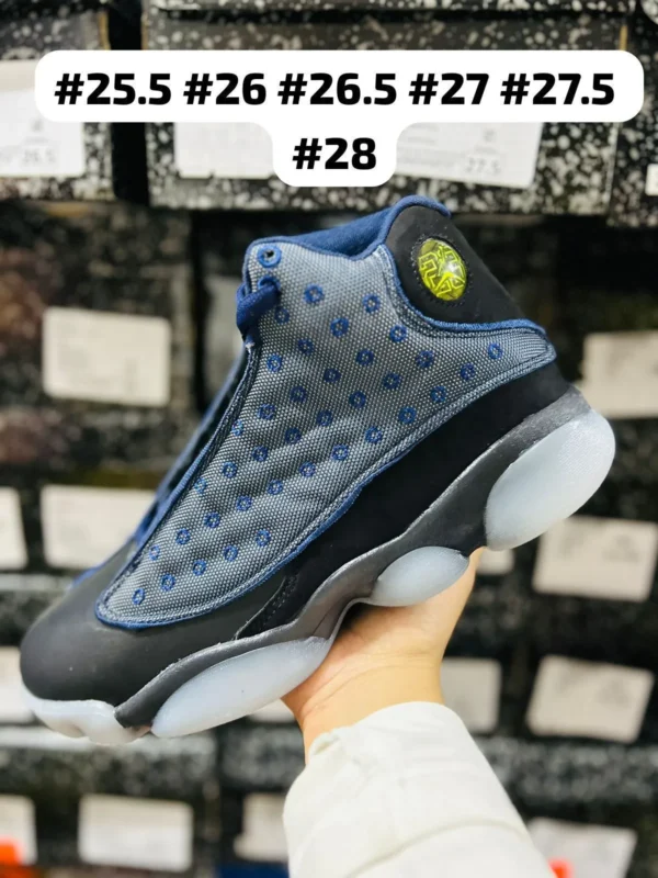 Tenis Jordan 13 gris con negro y detalles en azul calidad espejo