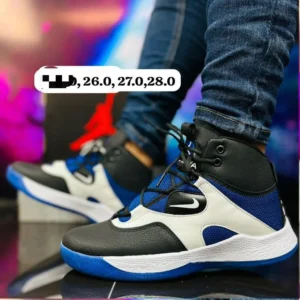 Tenis Jordan Deep blancos con negro y detalles en azul