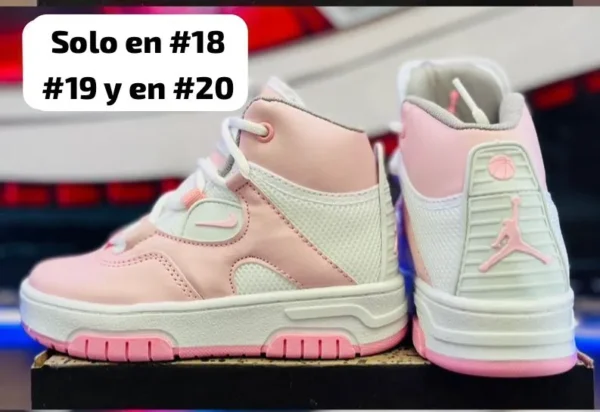 Tenis Jordan Deep blancos con rosa