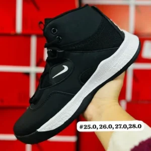 Tenis Jordan Deep negros con blanco