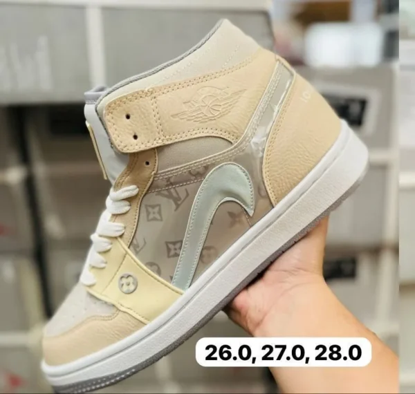 Tenis Jordan Louis Vuitton beige con cafe calidad espejo