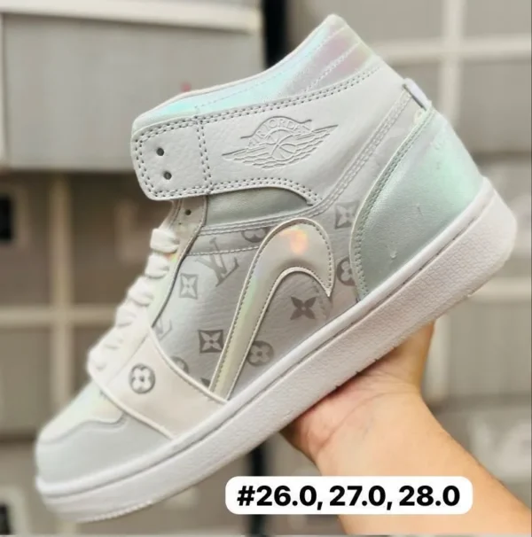 Tenis Jordan Louis Vuitton gris con blanco calidad espejo