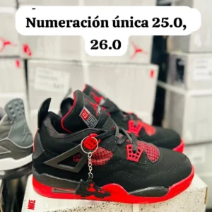 Tenis Jordan retro 4 negros con rojo calidad espejo