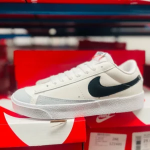 Tenis Nike Blazer choclo blanco con negro y gris