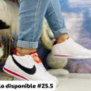 Tenis Nike Cortez blancos con negro y rojo