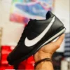 Tenis Nike Cortez negros con blanco