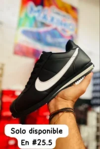Tenis Nike Cortez negros con blanco
