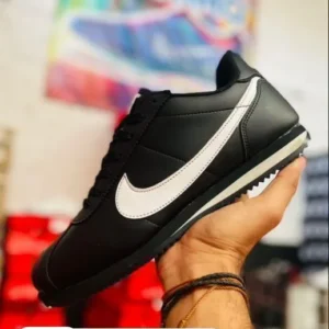Tenis Nike Cortez negros con blanco