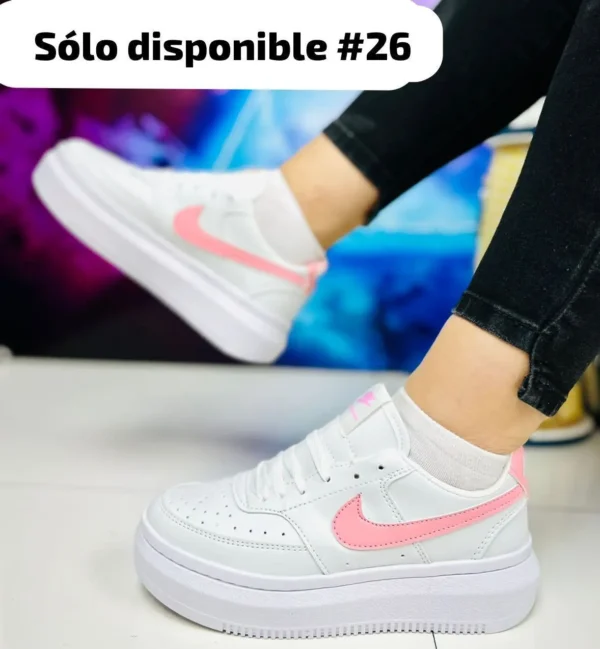 Tenis Nike Curt blancos con rosa