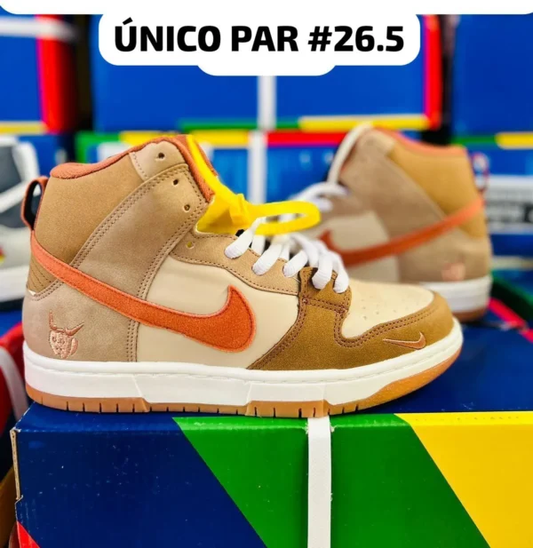 Tenis Nike Dunk bota bordado cafe con beige y detalles en naranja calidad espejo