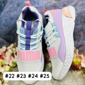 Tenis Puma Air blancos con morado y detalles en rosa y azul