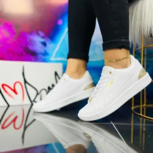 Tenis Puma Smash blancos detalles en dorado