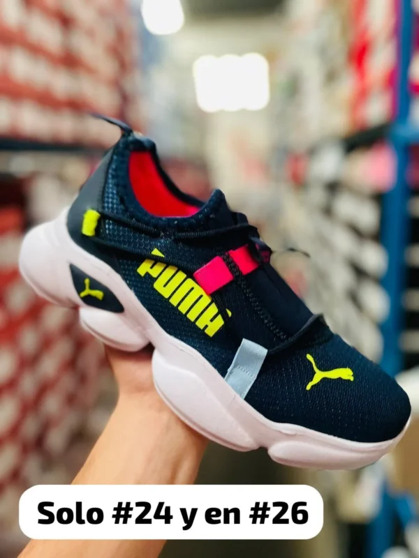 Tenis Puma Woman Sport negros con amarillo fluorecente
