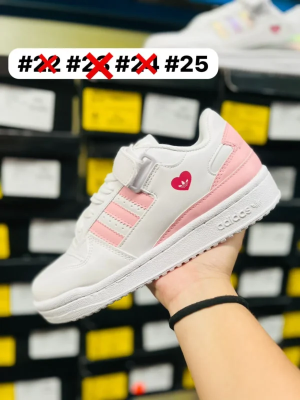 Tenis adidas forum blancos con rosa corazon