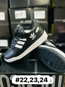 Tenis adidas forum negros tipo piel