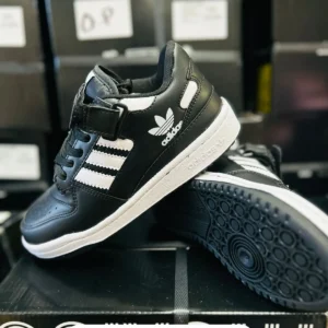 Tenis adidas forum negros tipo piel