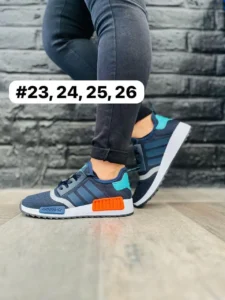 Tenis adidas nomada azul marino con naranja