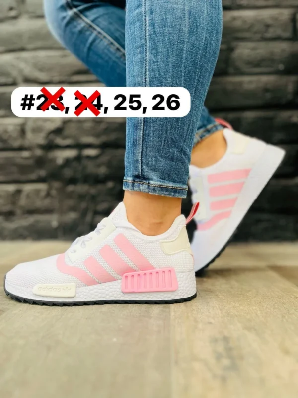 Tenis adidas nomada blancos con rosa