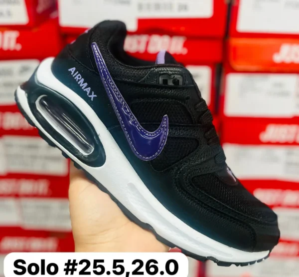 Tenis air max negro con morado