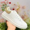 Tenis alexander mcqueen blancos con dorado