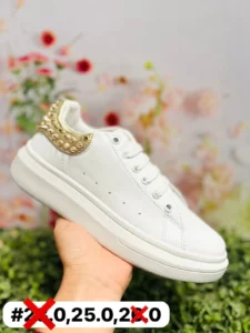 Tenis alexander mcqueen blancos con dorado