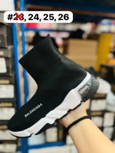 Tenis balenciaga negro con detalle en gris