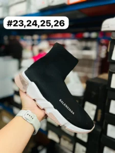 Tenis balenciaga negros con detalle rosa y rosa pastel