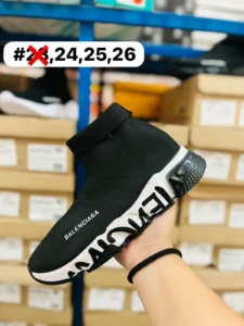 Tenis balenciaga negros con suela blanca y letras negras