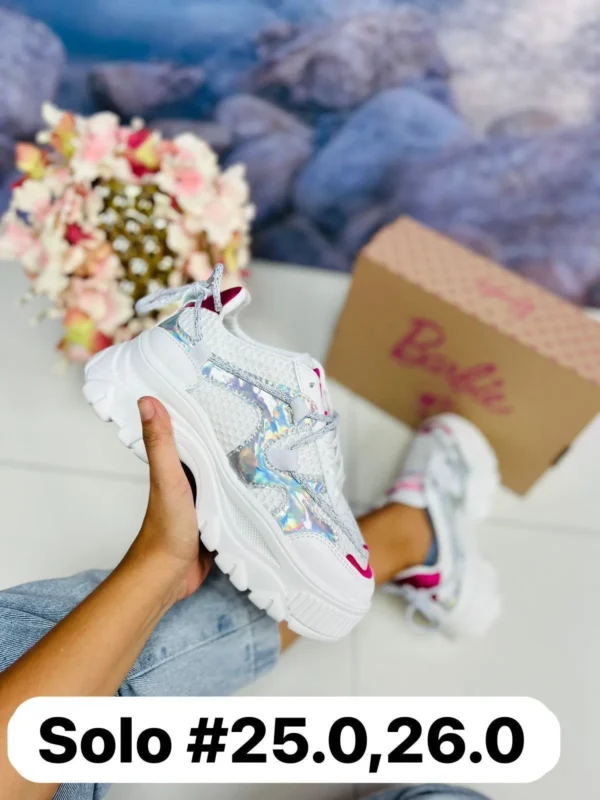Tenis barbie plataforma blancos con gris metalico