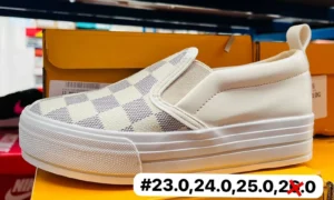 Tenis burberri blancos con gris
