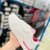 Tenis coach blancos con rosa