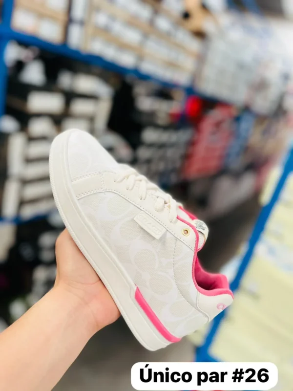 Tenis coach blancos con rosa