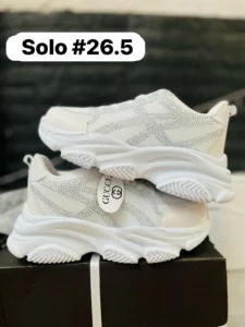 Tenis gucci con piedras blancos