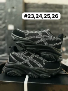 Tenis gucci con piedras negros