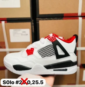 Tenis jordan retro 4 blancos con negro y rojo