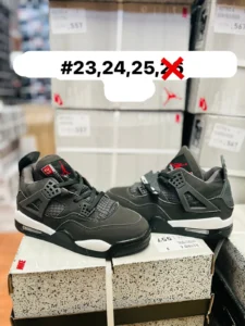 Tenis jordan retro 4 grises
