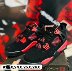 Tenis jordan retro 4 negro con rojo