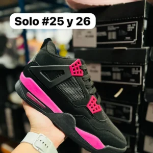 Tenis jordan retro 4 negros con suela rosa