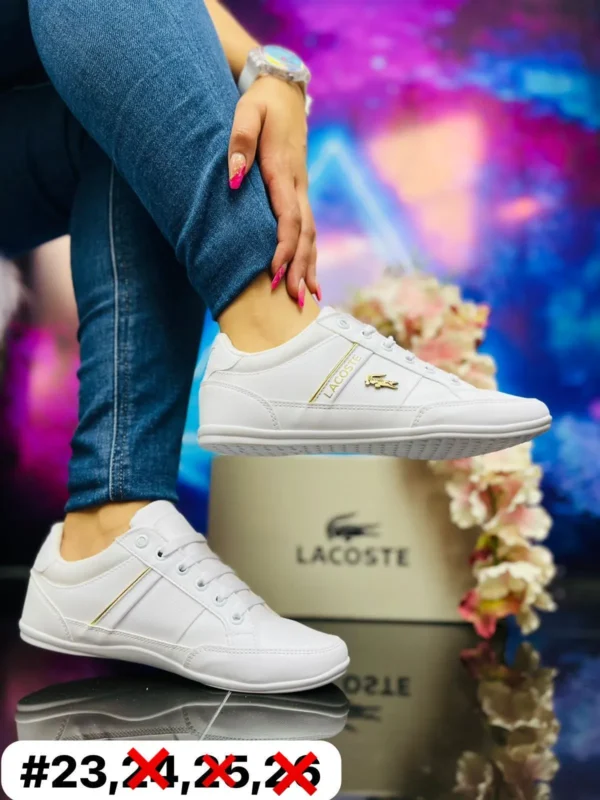 Tenis lacoste blancos con dorado