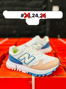 Tenis new balance blancos con rosa y azul