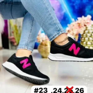 Tenis new balance negros con fushia